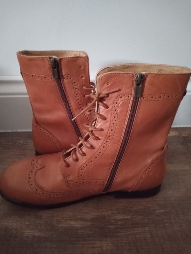 Ladies Birkenstock boots size 7 (41 
